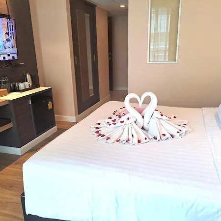 Amora Neoluxe Suites Hotel