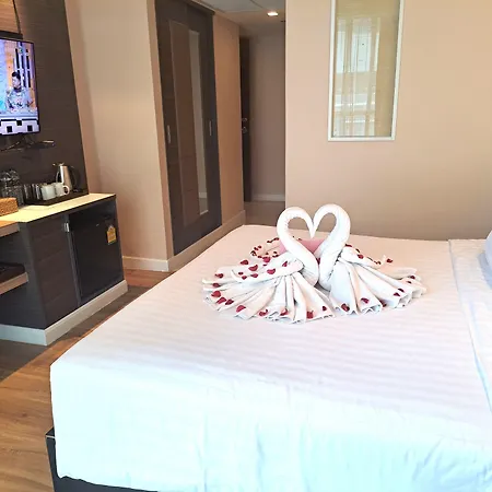 Amora Neoluxe Suites Hotel