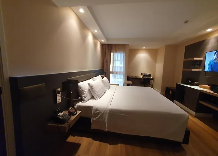 Amora Neoluxe Hotel 4*