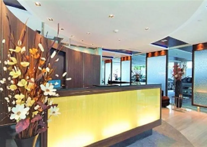Amora Neoluxe Hotel 4*