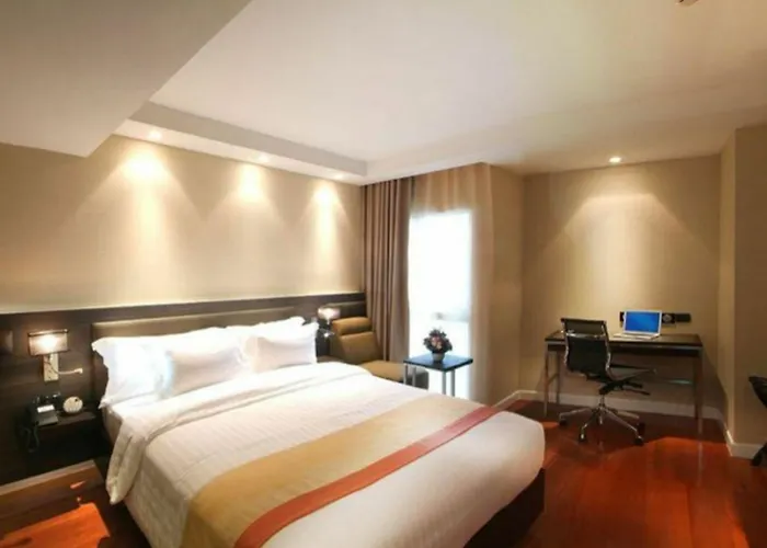 Amora Neoluxe Hotel 4*